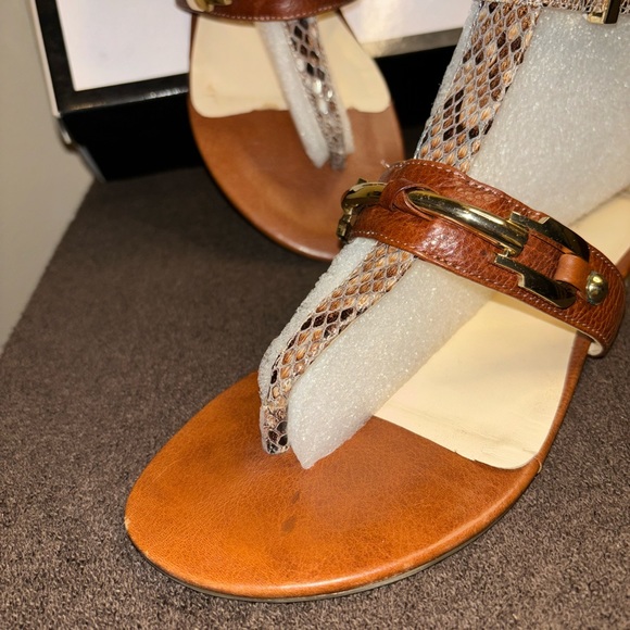 Nine West cognac brown thong sandals; gold hardware; very pretty - Picture 16 of 16